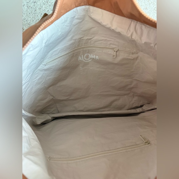 Aloha day tripper bag. Brand new without tag - Picture 4 of 4